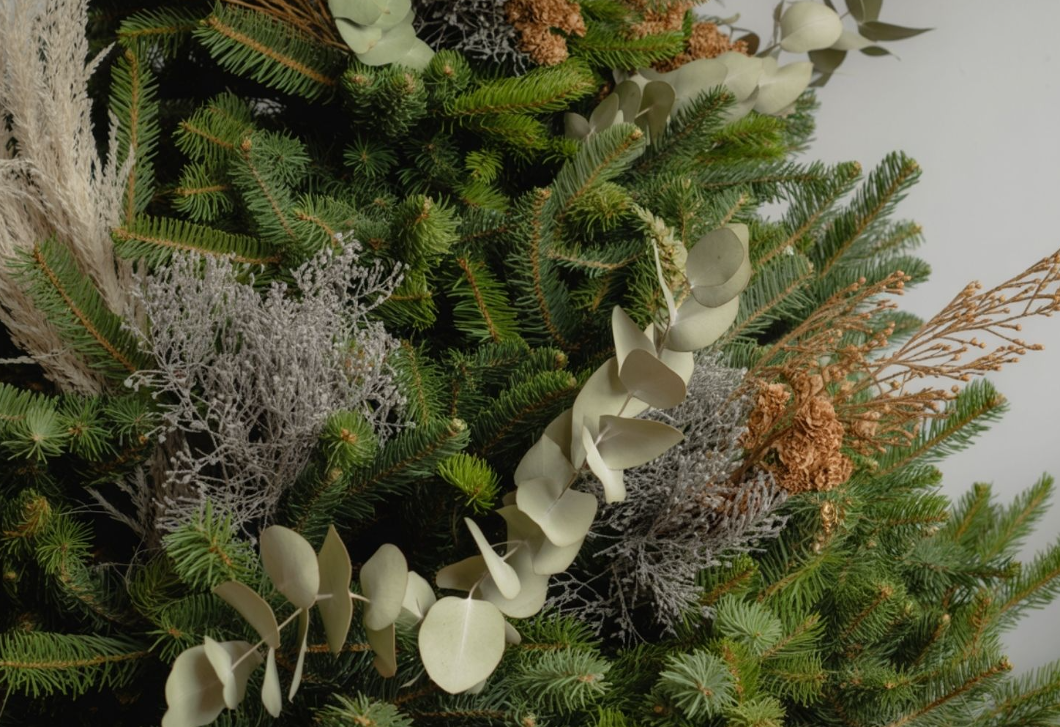 Nem tökéletes a karácsonyfád? Ez a trükk mindent megold