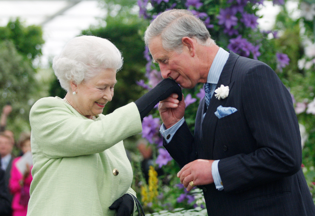 Fény derült Károly király és Erzsébet királynő szívszorító telefonhívására, ami mindent megváltoztatott