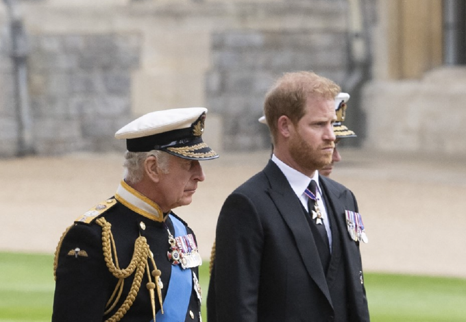 Károly király csak néhány percig volt hajlandó látni Harry herceget az érkezése után: kiderült, miért
