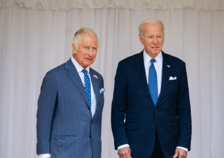 Károly királlyal olyat tett Joe Biden a személyes találkozáskor, amire senki sem számított