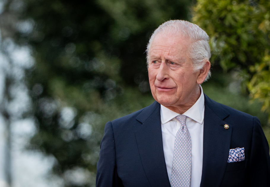 Károly király fon...