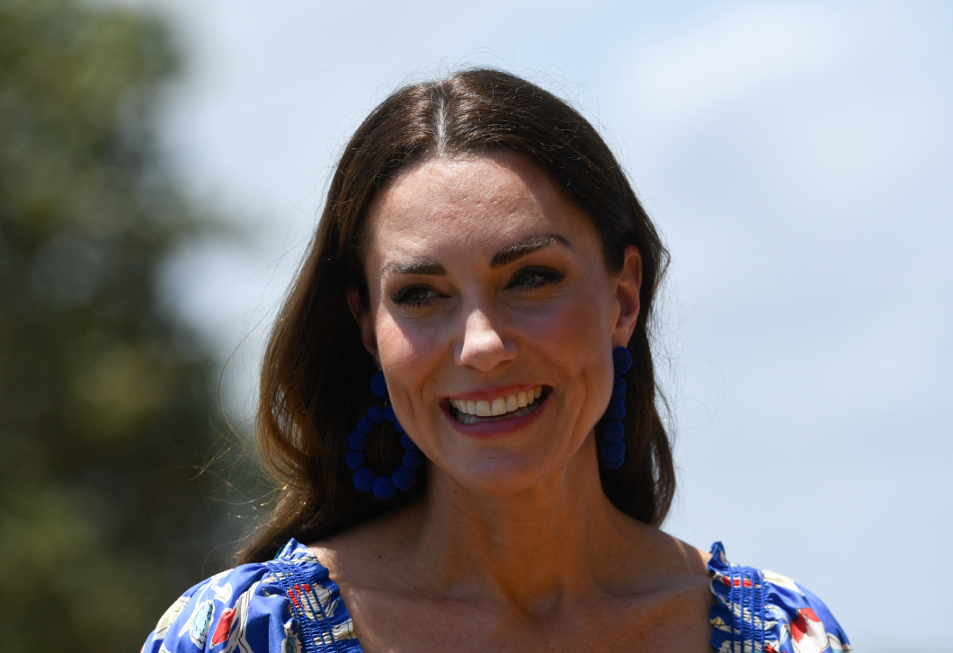 Katalin hercegné fehér sortban mutatta meg, hogyan lehet elegánsan felöltözni a legnagyobb hőségben