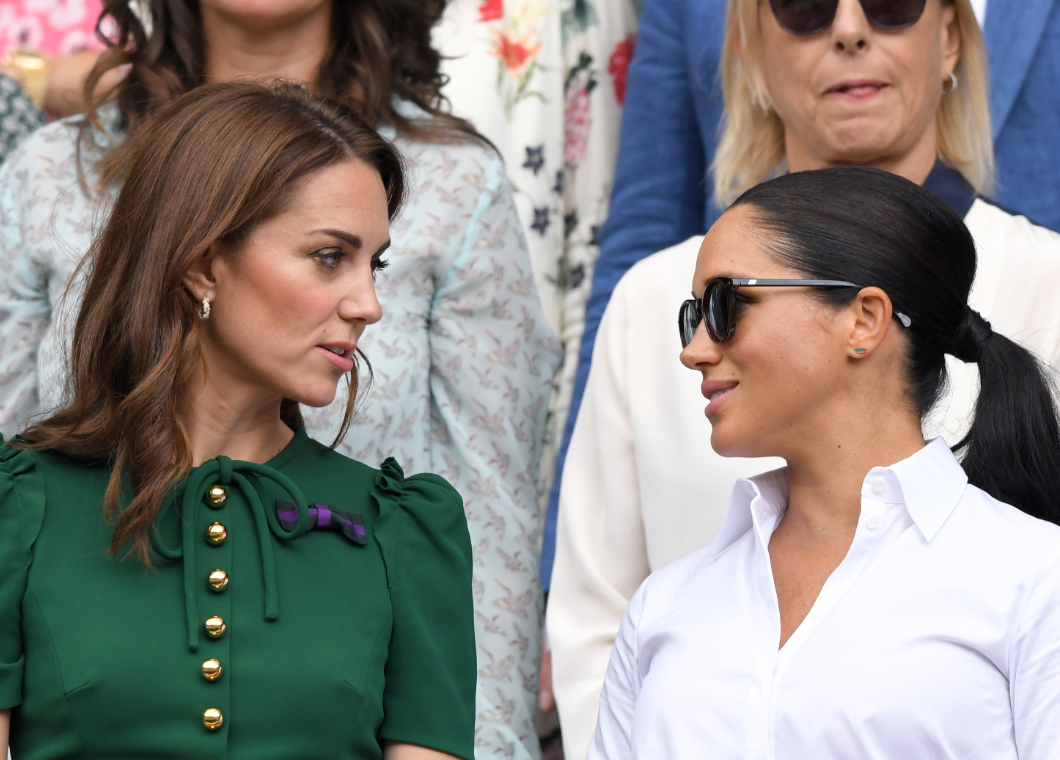 Kínos ölelés, fagyos első benyomás – így indult valójában Katalin hercegné és Meghan Markle kapcsolata