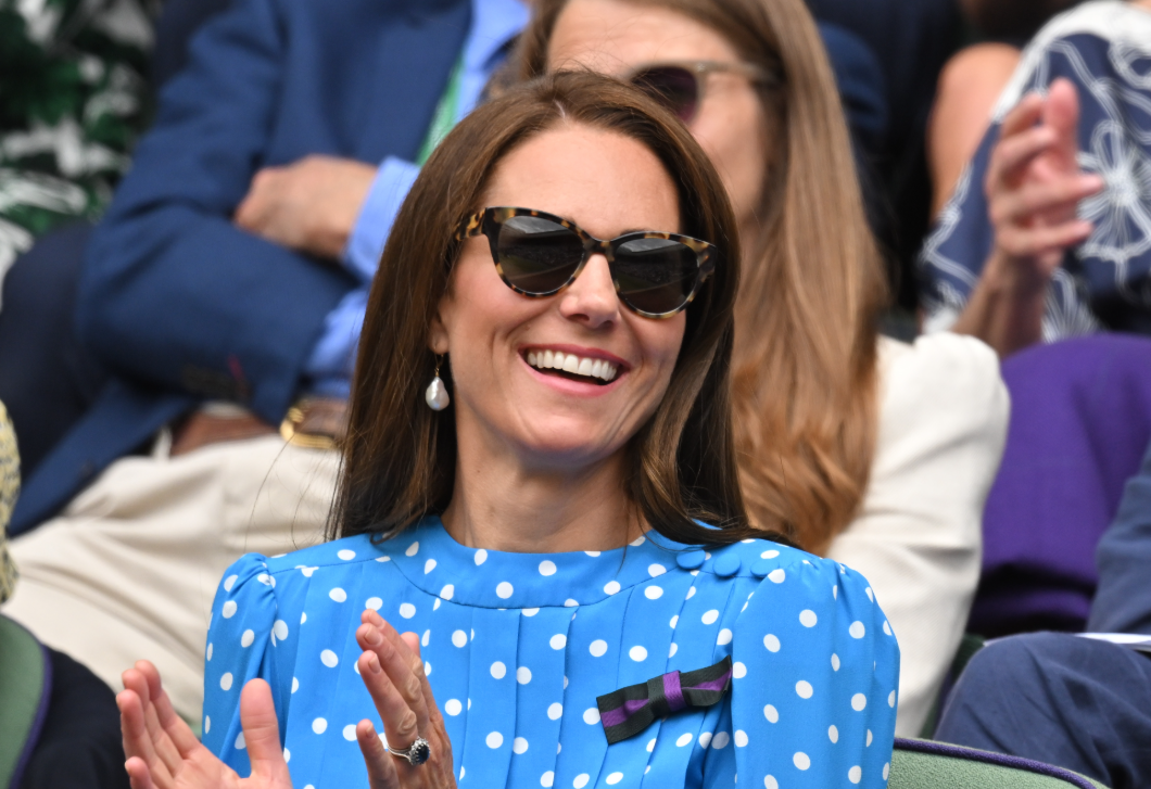 Katalin hercegné megmutatja, hogyan lehet elegánsan viselni a pöttyös mintát