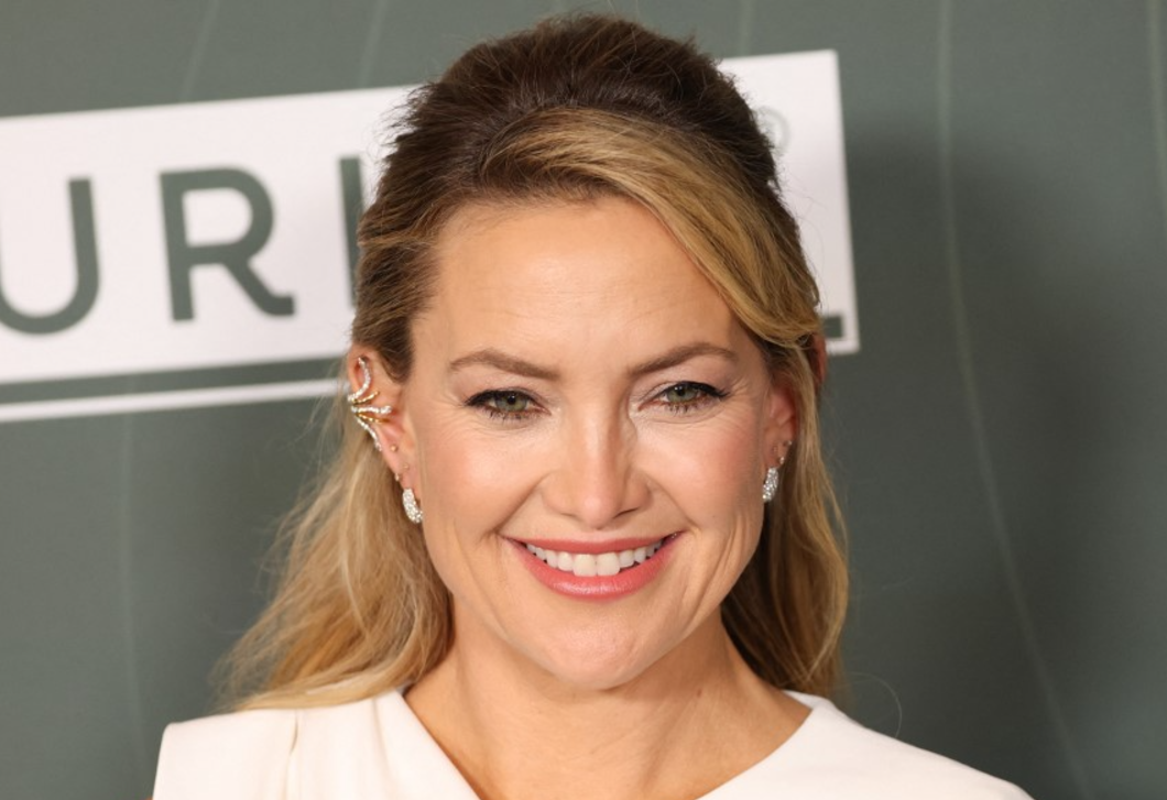 A szín, amit soha senki nem mert volna bevállalni – Kate Hudson konyhája a vízfelszínt idézi