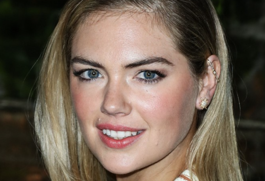 A legtöbben rosszul használnák ezt a színpárost – Kate Upton nappalijában mégis működik