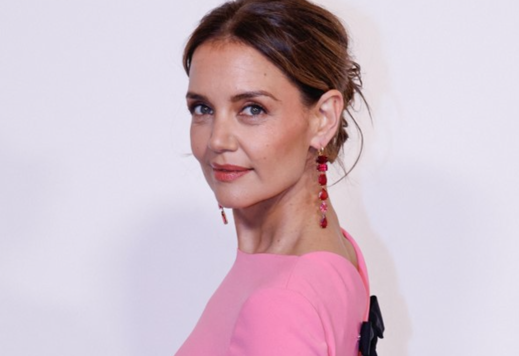 Felejtsd el a kilátást – Katie Holmes így teszi különlegessé az unalmas ablakot