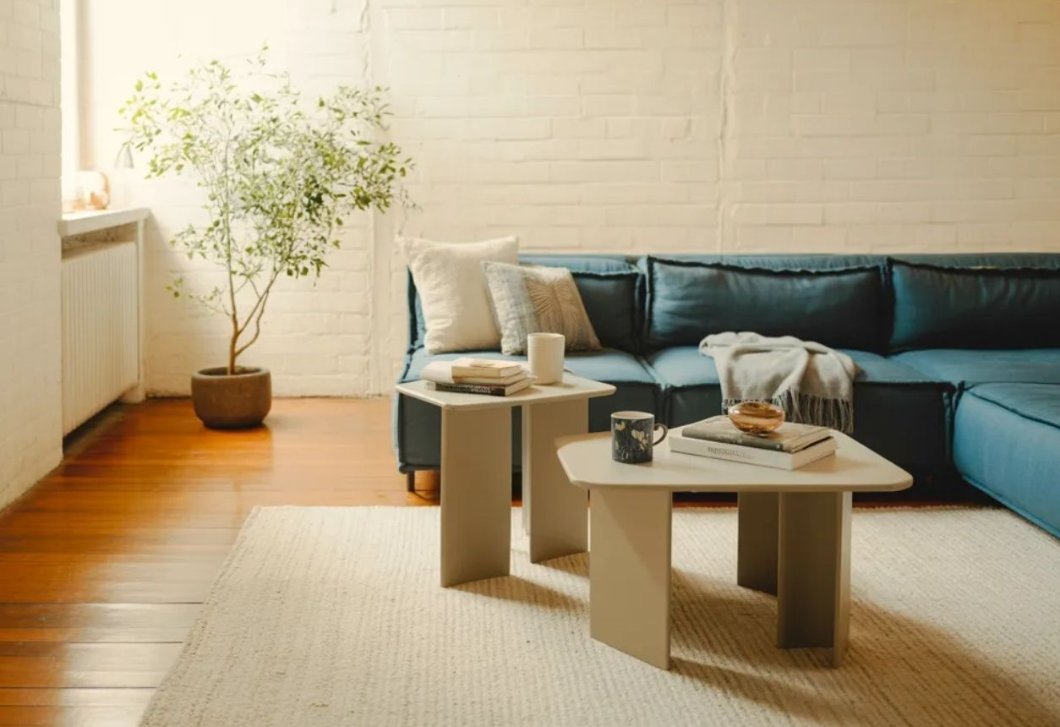 Ezért sárgul be a fehér fal – a tervezők szerint ez áll a háttérben