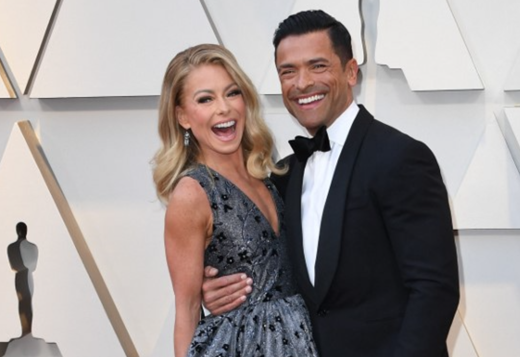 Kelly Ripa rusztikus verandáját egyetlen piros részlet teszi modernné