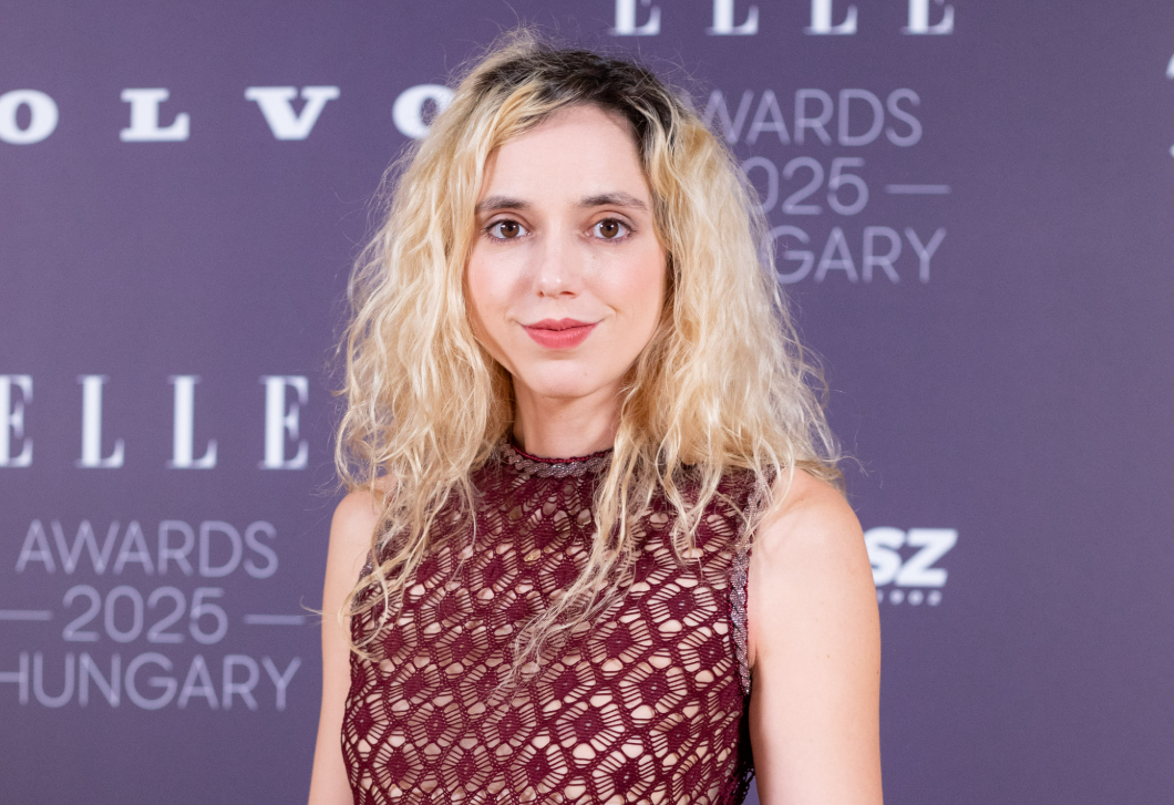 Kemény Zsófi bordó csipkeruhája ellopta a show-t az ELLE Awards-on