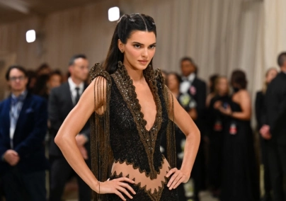 Kendall Jenner strandruháját akarja mindenki, ez az év legmenőbb darabja