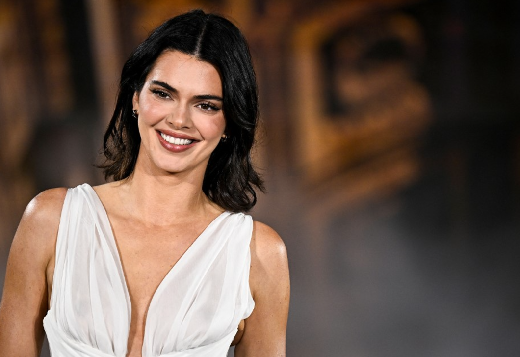 Új korszak a konyhatervezésben – Kendall Jenner gyönyörű türkiz konyhája diktálja a 2026-os trendet