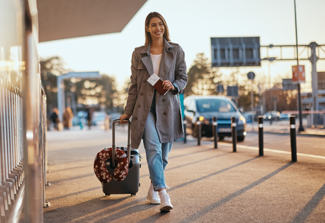 Teniszlabda a kézipoggyászban? Íme néhány utazási hack a kényelmesebb repülésért