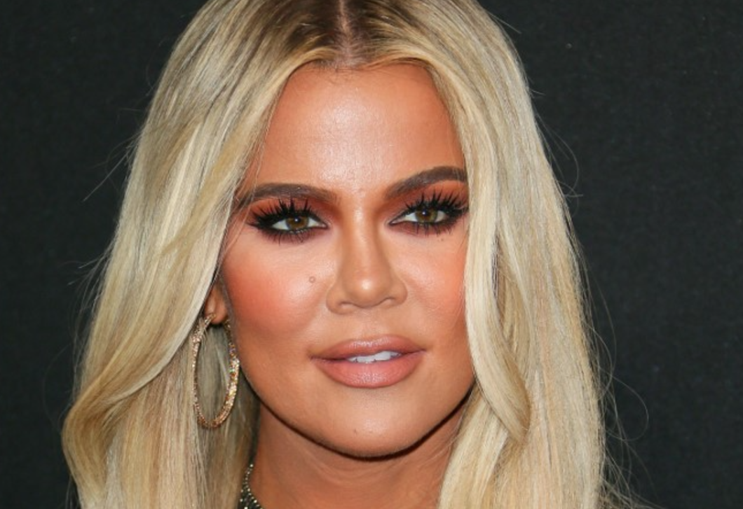 Lebegő kanapé a teraszon – Khloé Kardashian megoldása egyszerre játékos és elegáns