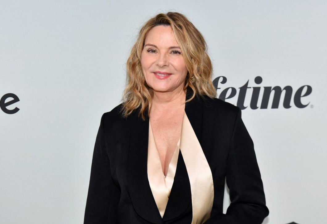 Kim Cattrall rózsaszín kosztümjét akarja mindenki, imádják a nők