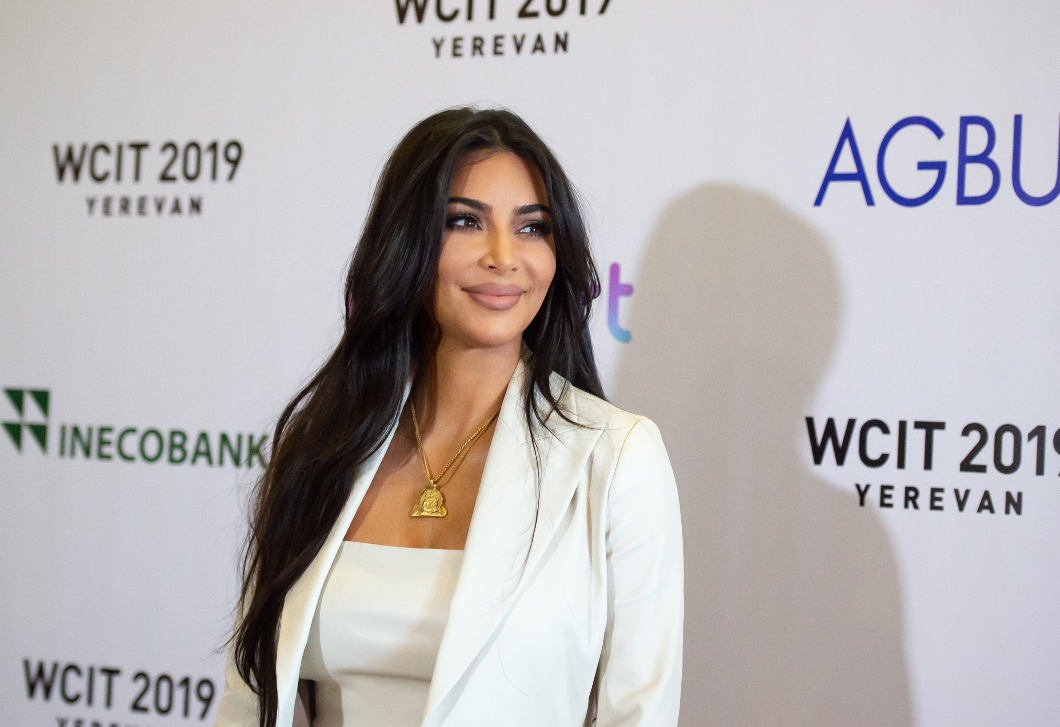 „Az emberek megdöbbennének a bőrömön” - Kim Kardashian a felnőttkori pattanásairól vallott