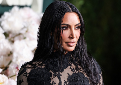 Kim Kardashian téli csodaországot varázsolt az otthonából, ilyen lett a karácsonyi dekorációja  