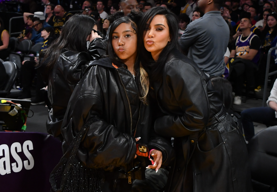 Kim Kardashian lánya ezzel a merész szettel hívta fel magára a figyelmet Párizsban, főkép