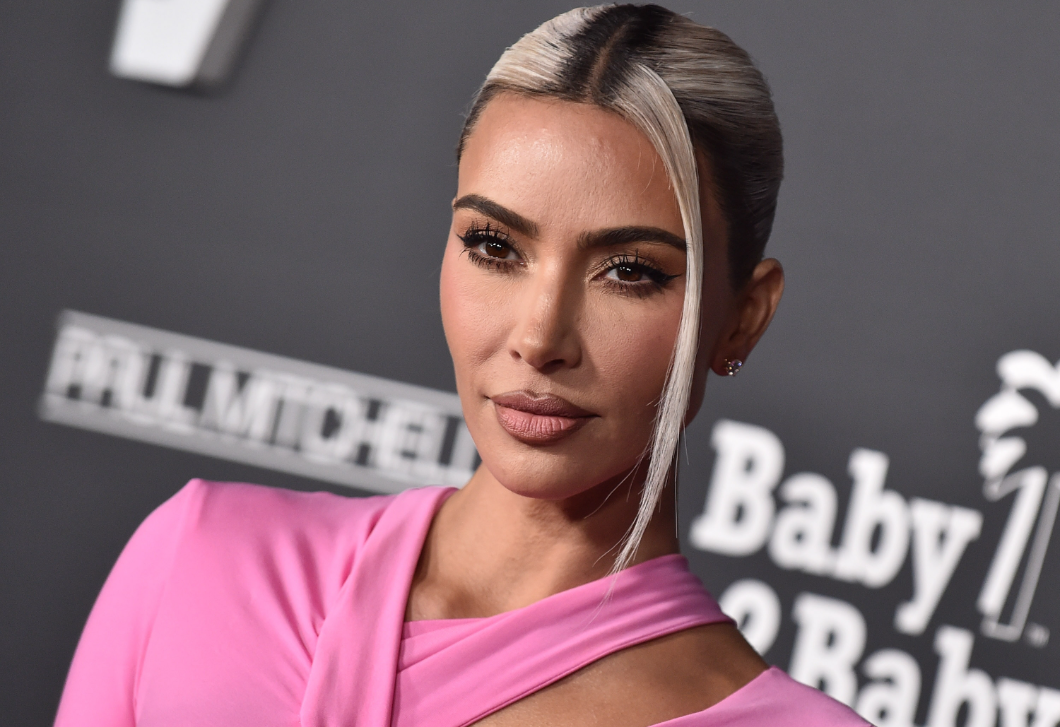 Kim Kardashian röntgenfelvétellel próbálta bizonyítani, nem plasztikáztatott