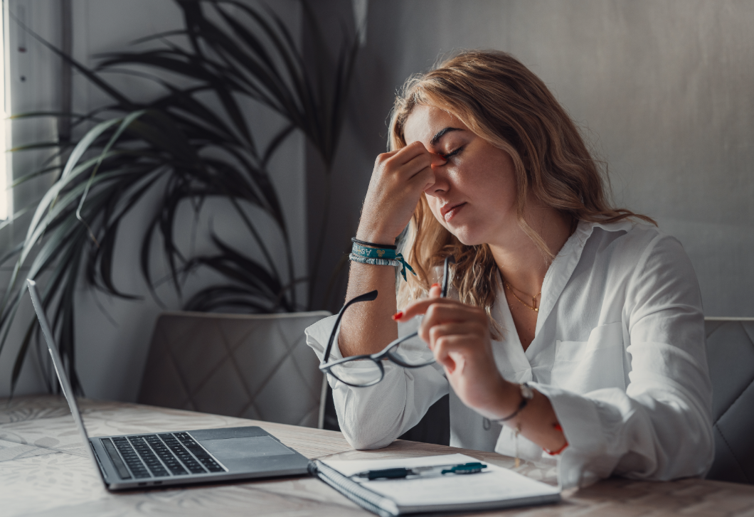 Itt a kimerültség alig ismert jele, ami szörnyű hatással lehet a személyiségedre