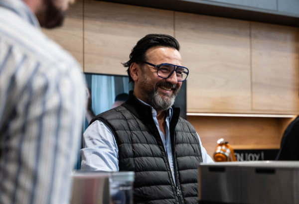 Gianni Annonival megtanítja, hogyan készíts tökéletes eszpresszót a KitchenAid gépeivel