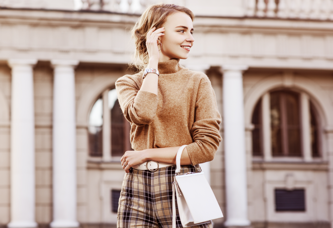 Városi elegancia, ami elől nincs menekvés – íme a szezon nagy kedvence, a kockás nadrág