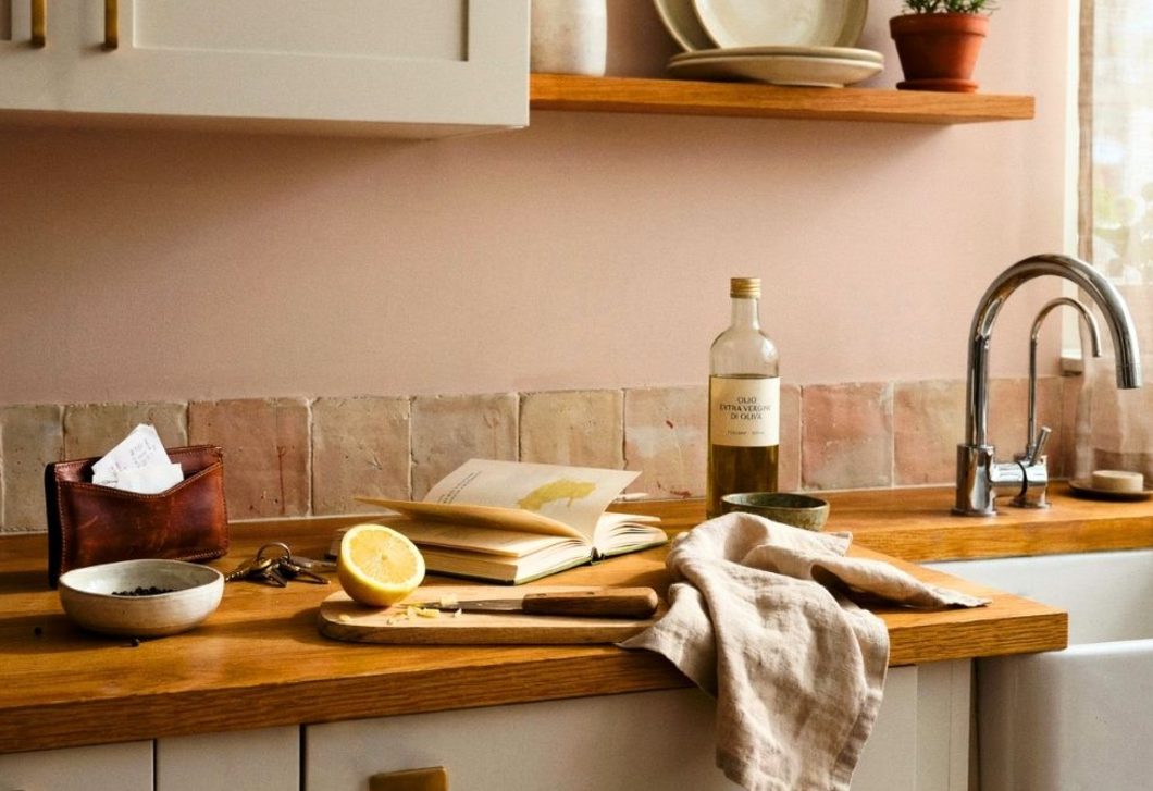 Ezt a 2 dolgot soha ne hagyd a konyhapulton – a feng shui szerint a pénzed és a szerencséd is bánhatja