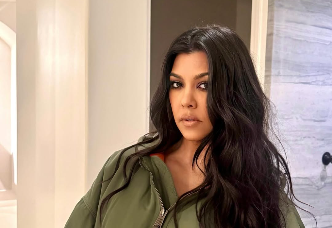 Mindenki Kourtney Kardashian foteljét akarja most – ezért annyira menő
