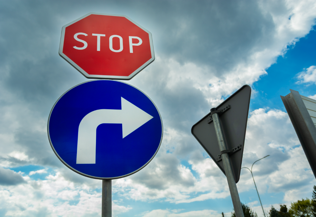 Itt a KRESZ-kvíz, amelyen még a legjobb sofőrök is el tudnak bukni