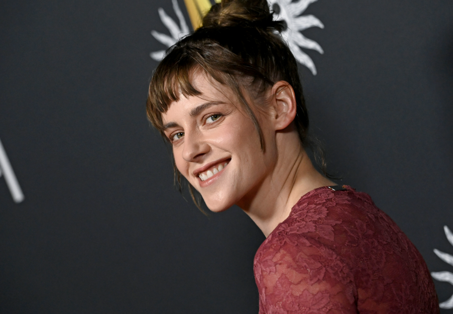 Kristen Stewart érzéki csipkeruhában lépett a vörös szőnyegre – mindenkit őt nézte, főkép