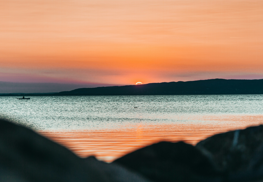 Zárd a nyarat egy pihentető pilatessel a Balaton partján