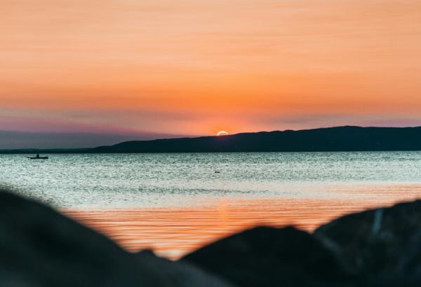 Zárd a nyarat egy pihentető pilatessel a Balaton partján
