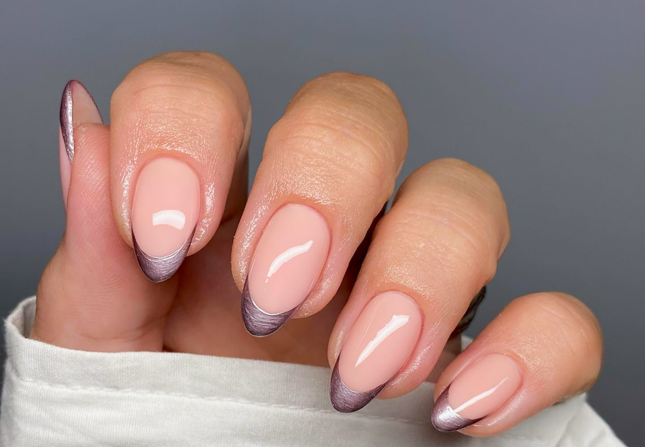 Még mindig hódít a króm francia manikűr, ezeket a trendeket neked is ki kell próbálnod, főkép