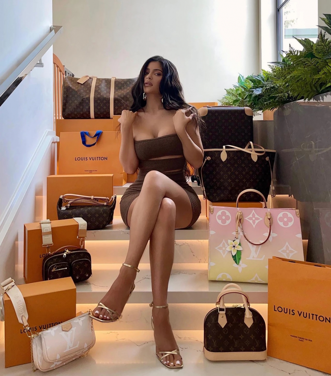 Kylie Jenner sokkolta rajongóit: egy lakás árát éri cipőgyűjteménye