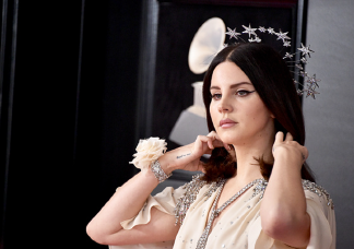  Lana del Rey fehérneműre vetkőzött Kim Kardashian kedvéért 