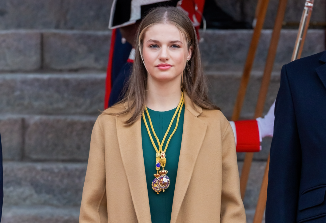 Egyenruhában is elképesztően fest a spanyol hercegnő – a ruhatárába is bekukkantottunk