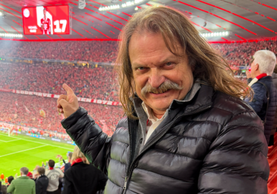 Leslie Mandoki stadionhimnusza kíséri a Bayern München győzelmi menetelését