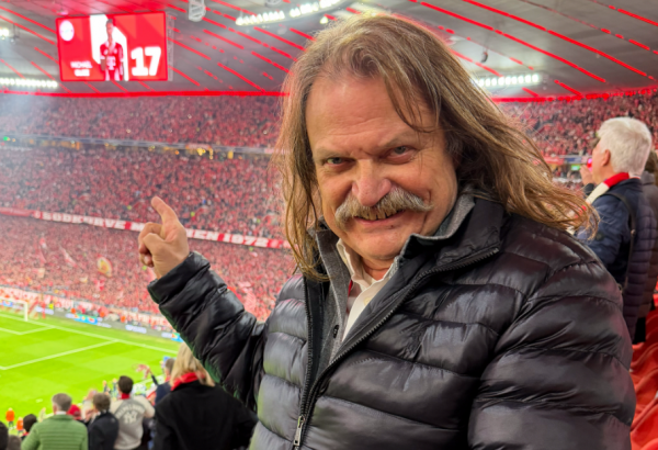 Leslie Mandoki stadionhimnusza kíséri a Bayern München győzelmi menetelését