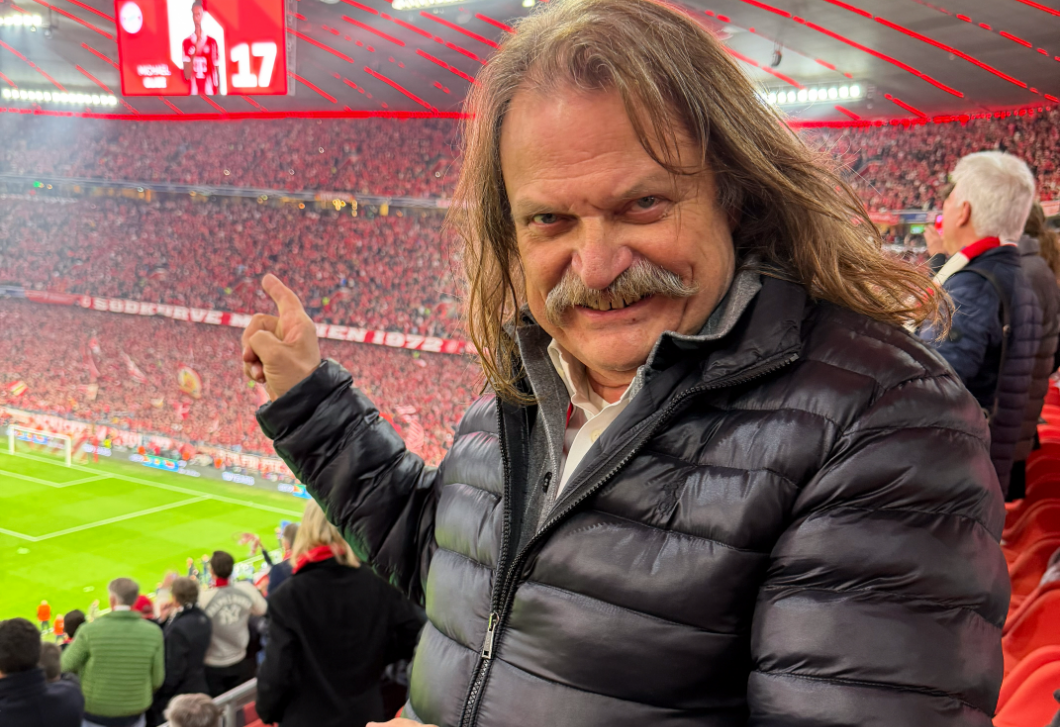 Leslie Mandoki stadionhimnusza kíséri a Bayern München győzelmi menetelését