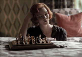 Rágalmazás miatt perli a Netflix sikersorozatát a sakkbajnok