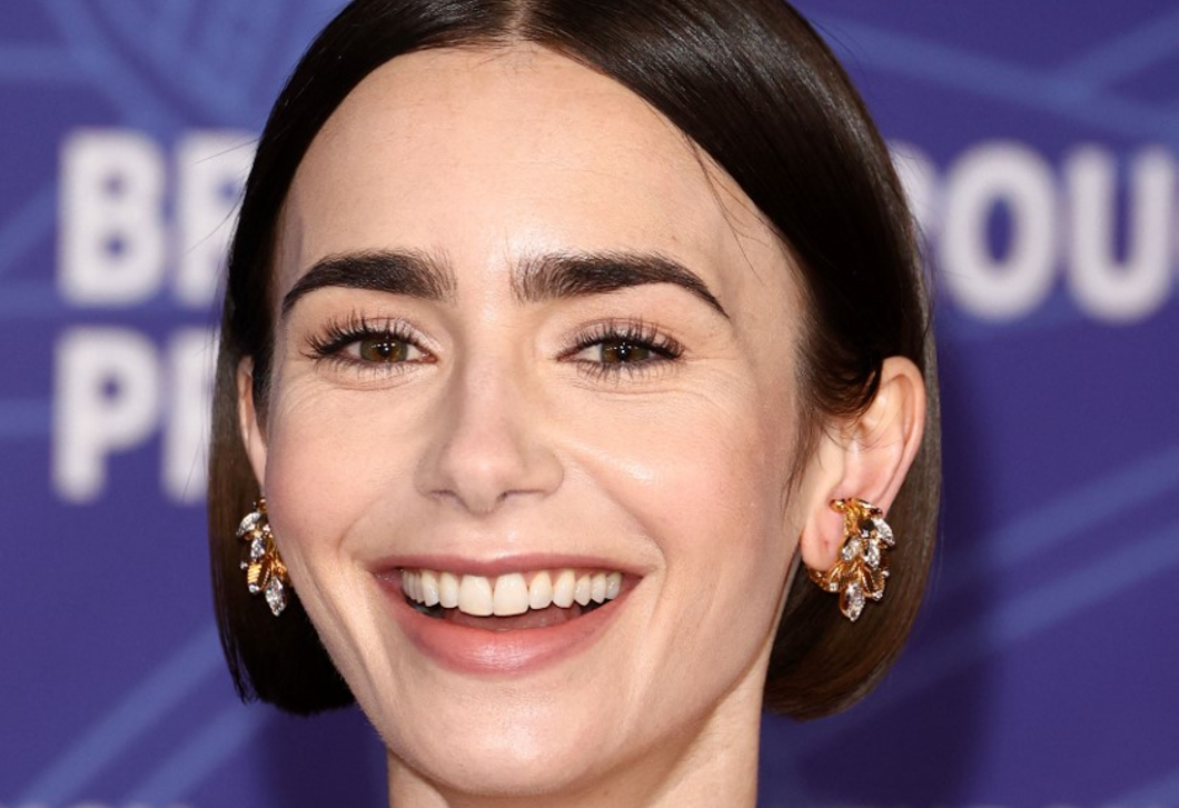 Falambéria a mennyezetig? Lily Collins fürdőszobája megmutatja, miért lehet ez az új luxus