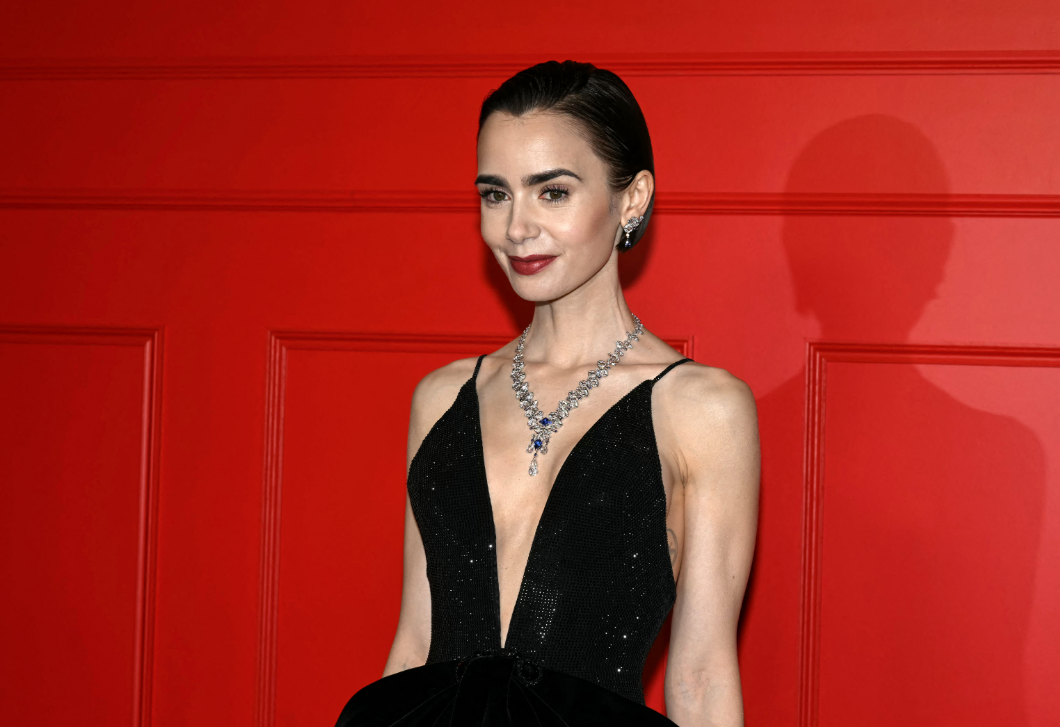 Lily Collins megerősítette a hírt: ő fogja alakítani a legendás Audrey Hepburnt