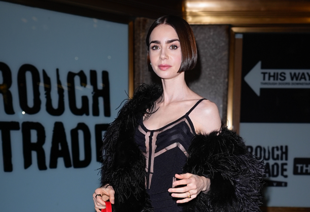 Lily Collinsnak még sosem volt ilyen rövid a haja, de egyszerűen imádják az emberek