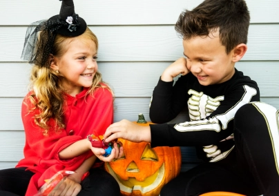 3 kreatív program, amelyet minden gyerek élvez Halloweenkor