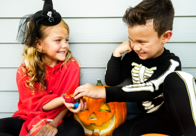 3 kreatív program, amelyet minden gyerek élvez Halloweenkor