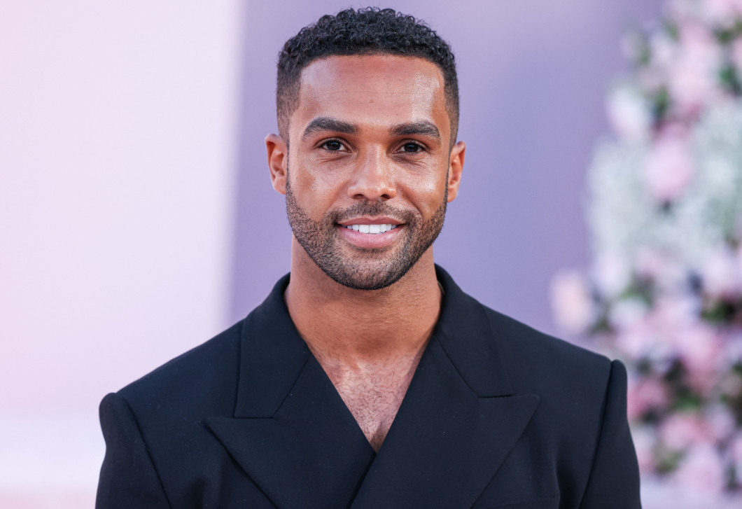 Az Emily Párizsban szívdöglesztő sztárja rabolhatta el Shakira szívét