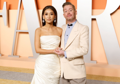 Cuki évfordulós fotókat mutatott Macaulay Culkin és Brenda Song: így ünnepeltek