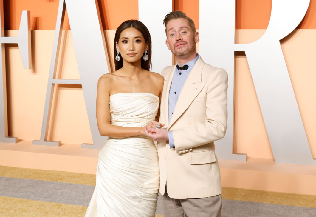 Cuki évfordulós fotókat mutatott Macaulay Culkin és Brenda Song: így ünnepeltek