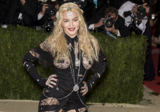 A 63 éves Madonna tükörsima bőre hibátlanabb mint valaha