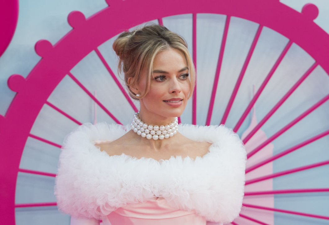 Margot Robbie 900 ezres Chanel kalapjáról beszél most mindenki